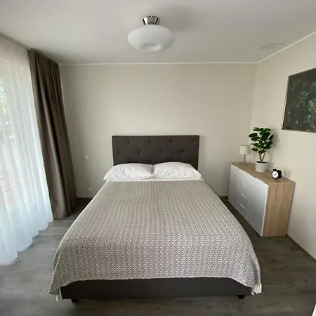 Beachside I Aisa 39 With Balcony & Free Parking *