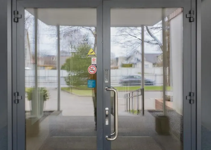 Beachside I Aisa 39 With Balcony & Free Parking *