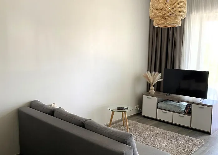 Beachside I Aisa 39 With Balcony & Free Parking